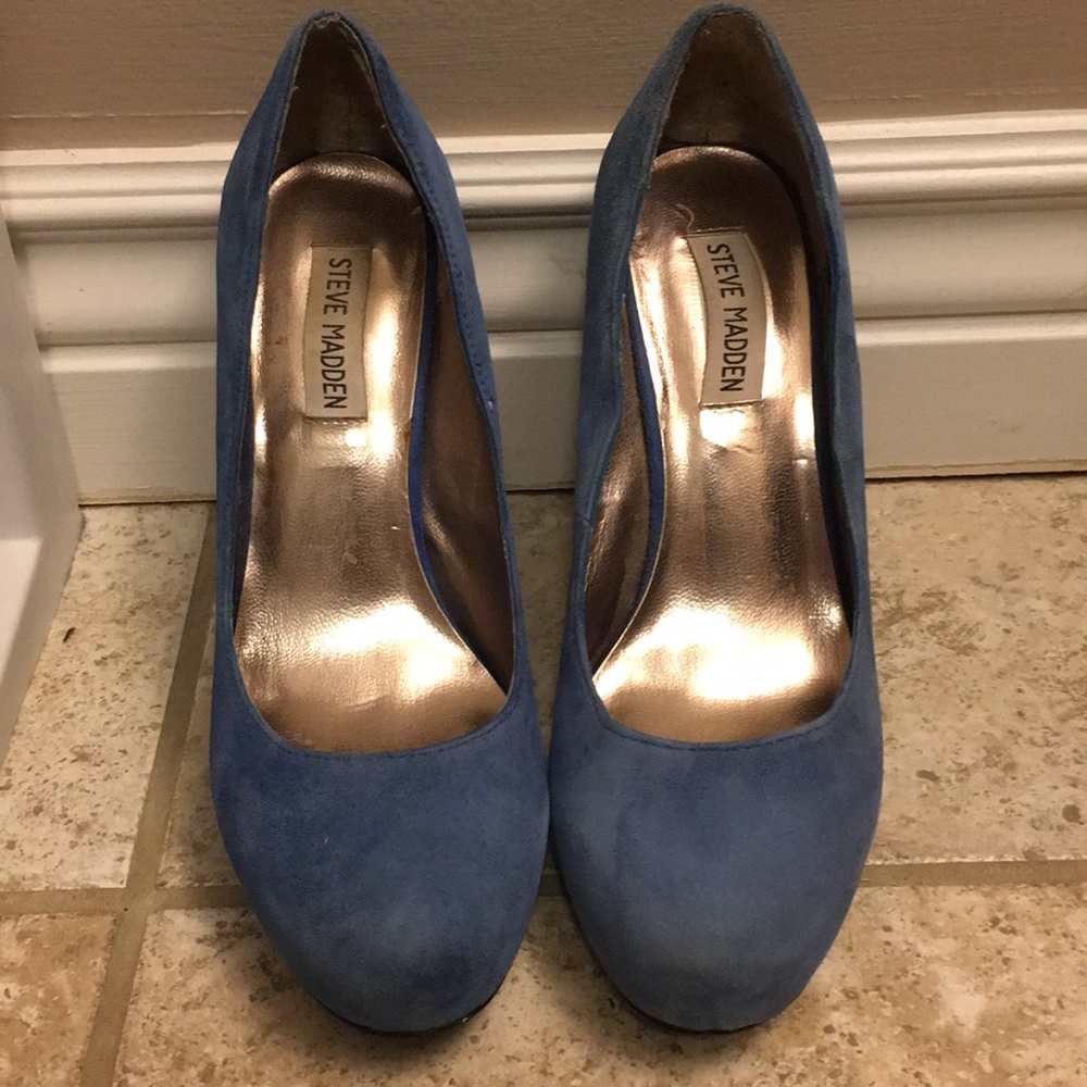 Blue suede pumps